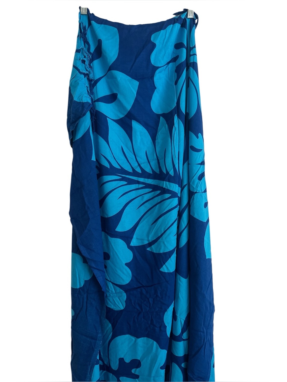 Dark blue on blue with hibiscus and leaves pareo sarong - Picture 3 of 4
